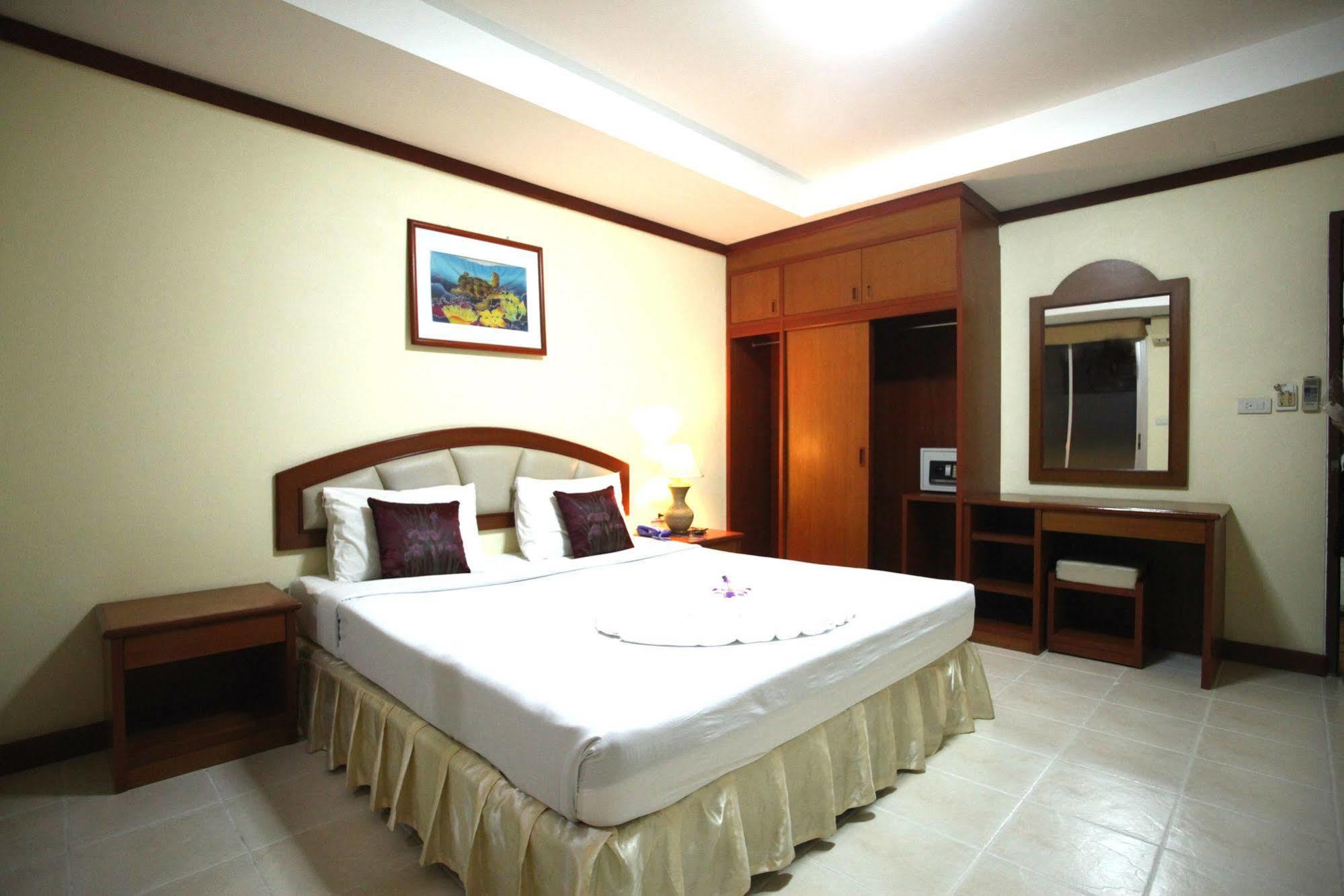 Priew Wan Guesthouse Patong Luaran gambar