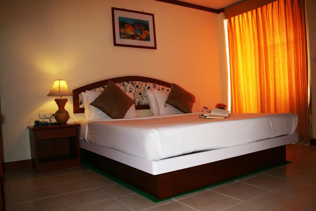 Priew Wan Guesthouse Patong Luaran gambar